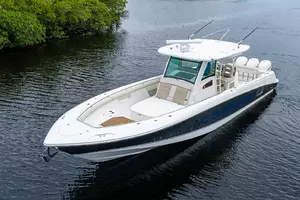 2017 Boston Whaler 370 Outrage thumbnail 2