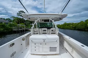 2017 Boston Whaler 370 Outrage thumbnail 21