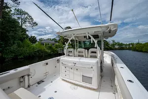 2017 Boston Whaler 370 Outrage thumbnail 20