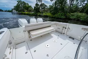 2017 Boston Whaler 370 Outrage thumbnail 18