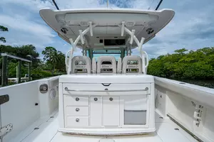 2017 Boston Whaler 370 Outrage thumbnail 22