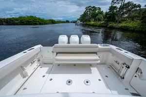 2017 Boston Whaler 370 Outrage thumbnail 19