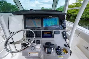 2017 Boston Whaler 370 Outrage thumbnail 28