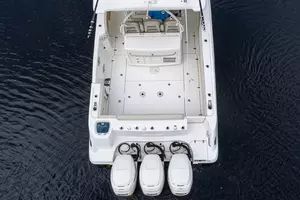 2017 Boston Whaler 370 Outrage thumbnail 7