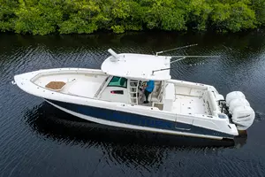 2017 Boston Whaler 370 Outrage thumbnail 4