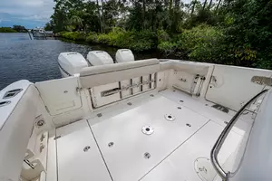 2017 Boston Whaler 370 Outrage thumbnail 17