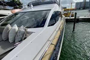 2018 Azimut Flybridge thumbnail 3