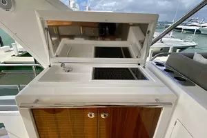 2018 Azimut Flybridge thumbnail 42