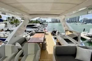 2018 Azimut Flybridge thumbnail 19