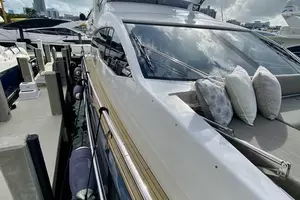 2018 Azimut Flybridge thumbnail 4