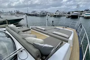 2018 Azimut Flybridge thumbnail 6