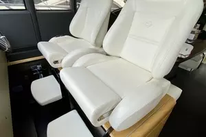2018 Azimut Flybridge thumbnail 74