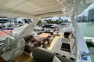 2018 Azimut Flybridge thumbnail 23