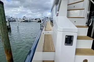 2018 Azimut Flybridge thumbnail 12