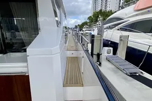 2018 Azimut Flybridge thumbnail 11