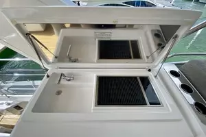 2018 Azimut Flybridge thumbnail 44