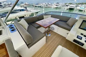 2018 Azimut Flybridge thumbnail 17