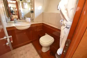 1997 Ferretti Yachts 80 thumbnail 15