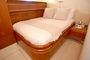1997 Ferretti Yachts 80 thumbnail 17