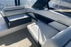 2016 Regal 3200 Bowrider thumbnail 11
