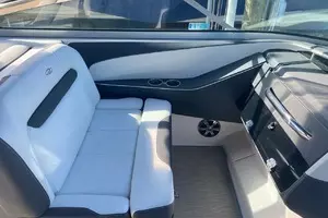 2016 Regal 3200 Bowrider thumbnail 10