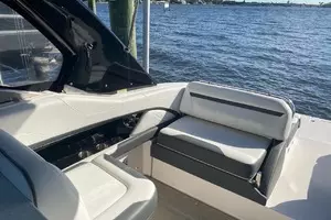 2016 Regal 3200 Bowrider thumbnail 12