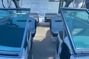 2016 Regal 3200 Bowrider thumbnail 7