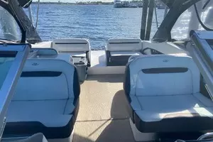 2016 Regal 3200 Bowrider thumbnail 9