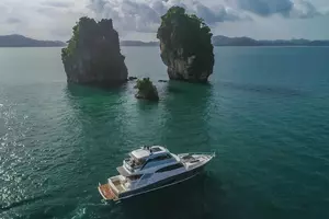 2019 Riviera 68 Sport Motor Yacht thumbnail 5
