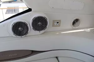 2000 Carver Trojan 440 Express thumbnail 11