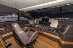 Ferretti 83 - MI RX - Helm Station