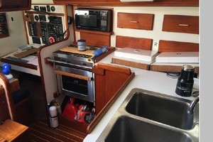 Salt  amp  Light 38ft Caliber Yacht For Sale