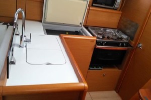 Three Bears 37ft Jeanneau Yacht For Sale