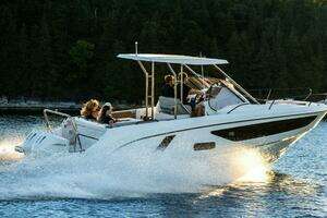 2025 Beneteau Flyer 9 SunDeck thumbnail 1