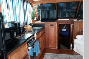 Mystic Bound 37ft Hatteras Yacht For Sale