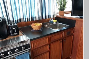 Mystic Bound 37ft Hatteras Yacht For Sale