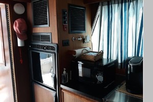 Mystic Bound 37ft Hatteras Yacht For Sale