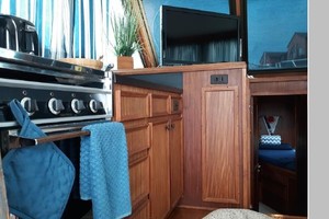 Mystic Bound 37ft Hatteras Yacht For Sale