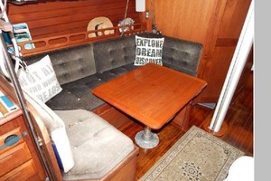 Loose Shoes 35ft Ericson Yacht For Sale