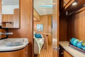 2008 Tiara Yachts 3900 Sovran thumbnail 21