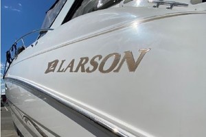 SUNSET SEEKER  33ft Larson Yacht For Sale