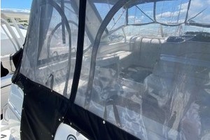 SUNSET SEEKER  33ft Larson Yacht For Sale