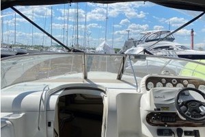 SUNSET SEEKER  33ft Larson Yacht For Sale
