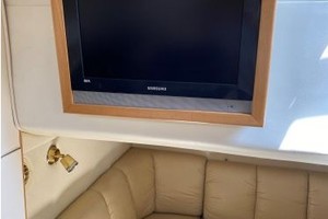 SUNSET SEEKER  33ft Larson Yacht For Sale