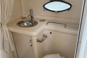 SUNSET SEEKER  33ft Larson Yacht For Sale