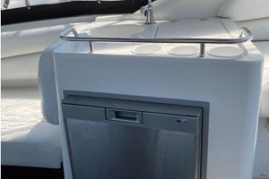 SUNSET SEEKER  33ft Larson Yacht For Sale