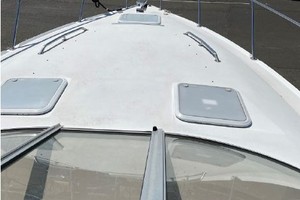 SUNSET SEEKER  33ft Larson Yacht For Sale