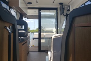 2019 33 Jeanneau Express - Salon 