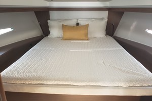 2019 33 Jeanneau Express - Master Stateroom