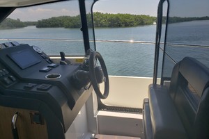 2019 33 Jeanneau Express - Helm